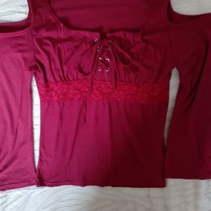 Cold shoulder shirt sz M